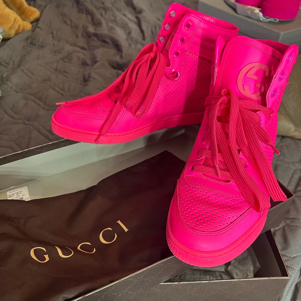 Gucci neon pink flip Matt sneakers